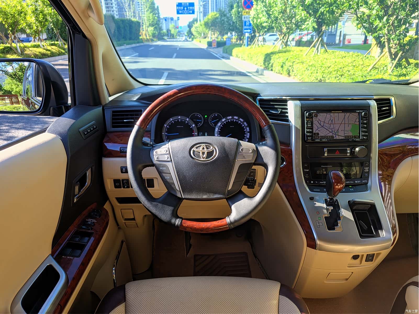 Toyota Alphard, 2011 6