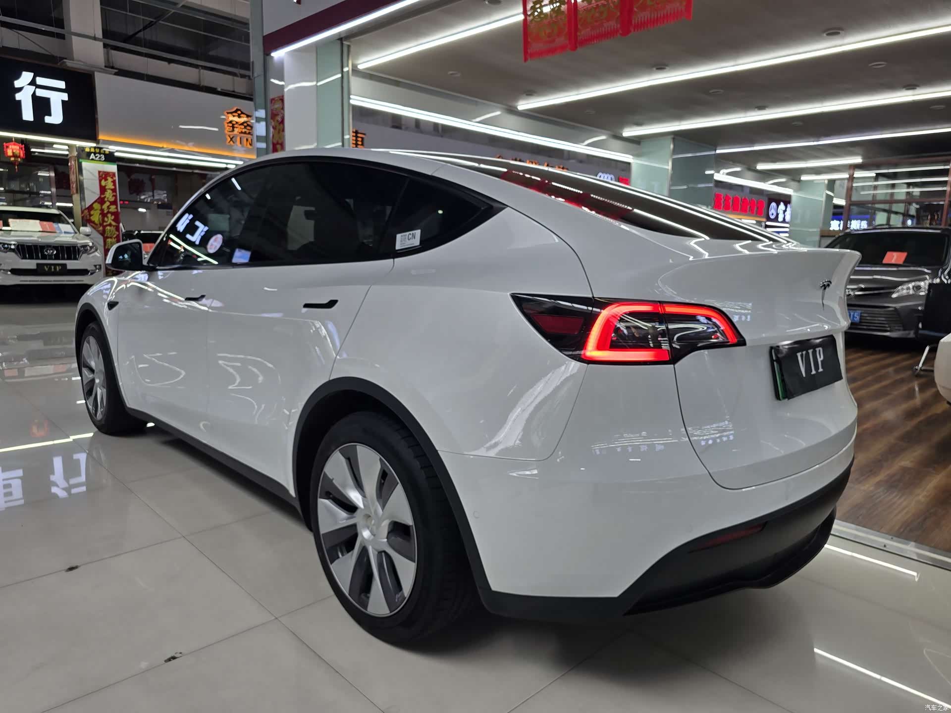Tesla Model Y, 2023 все фото