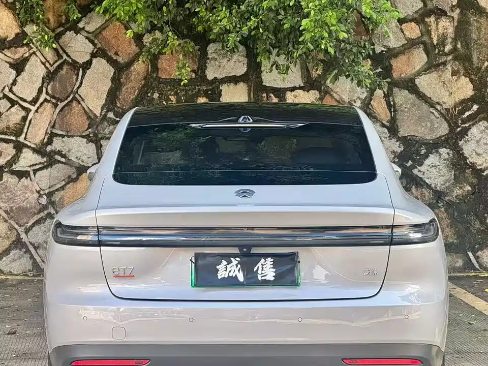 NIO ET7