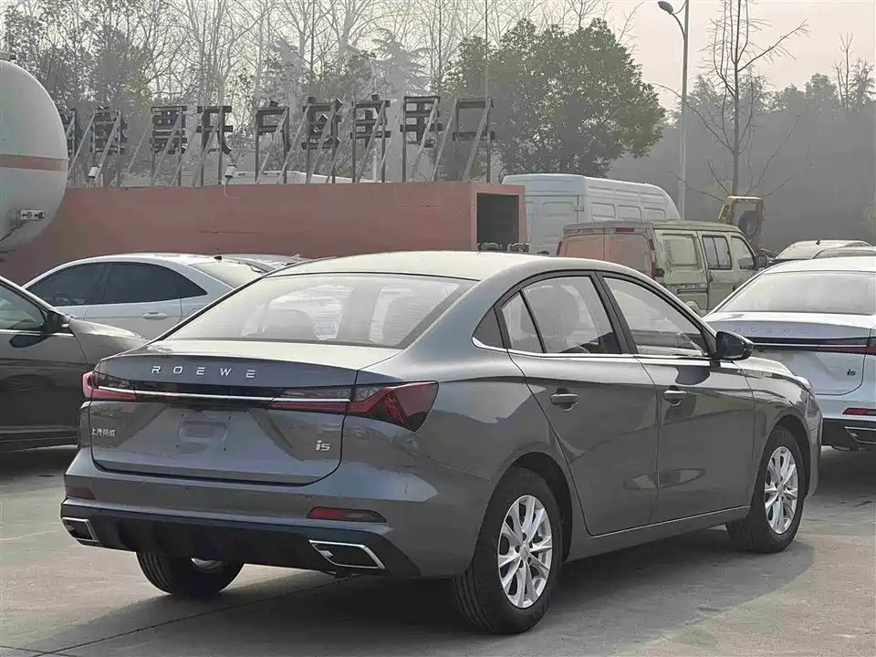 Roewe i5