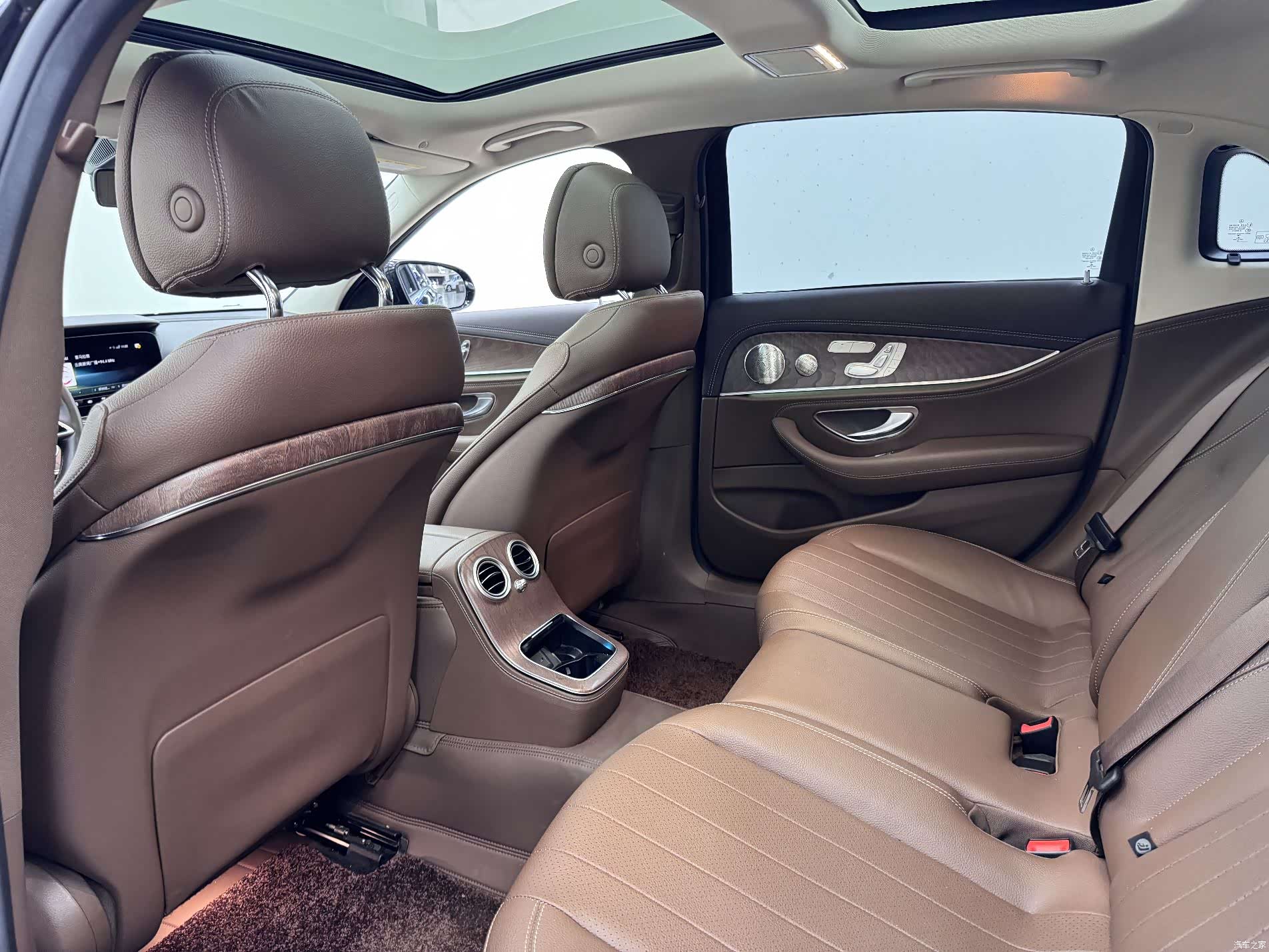 Mercedes-Benz E-Class, 2022 16