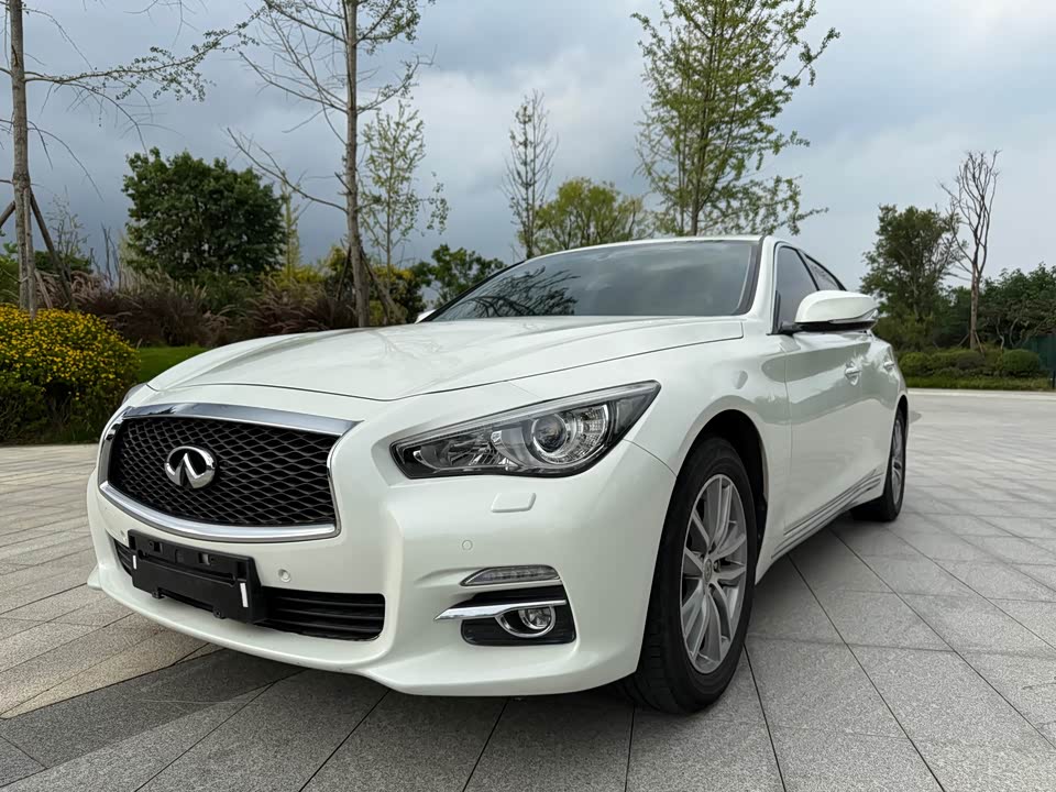 Infiniti Q50L