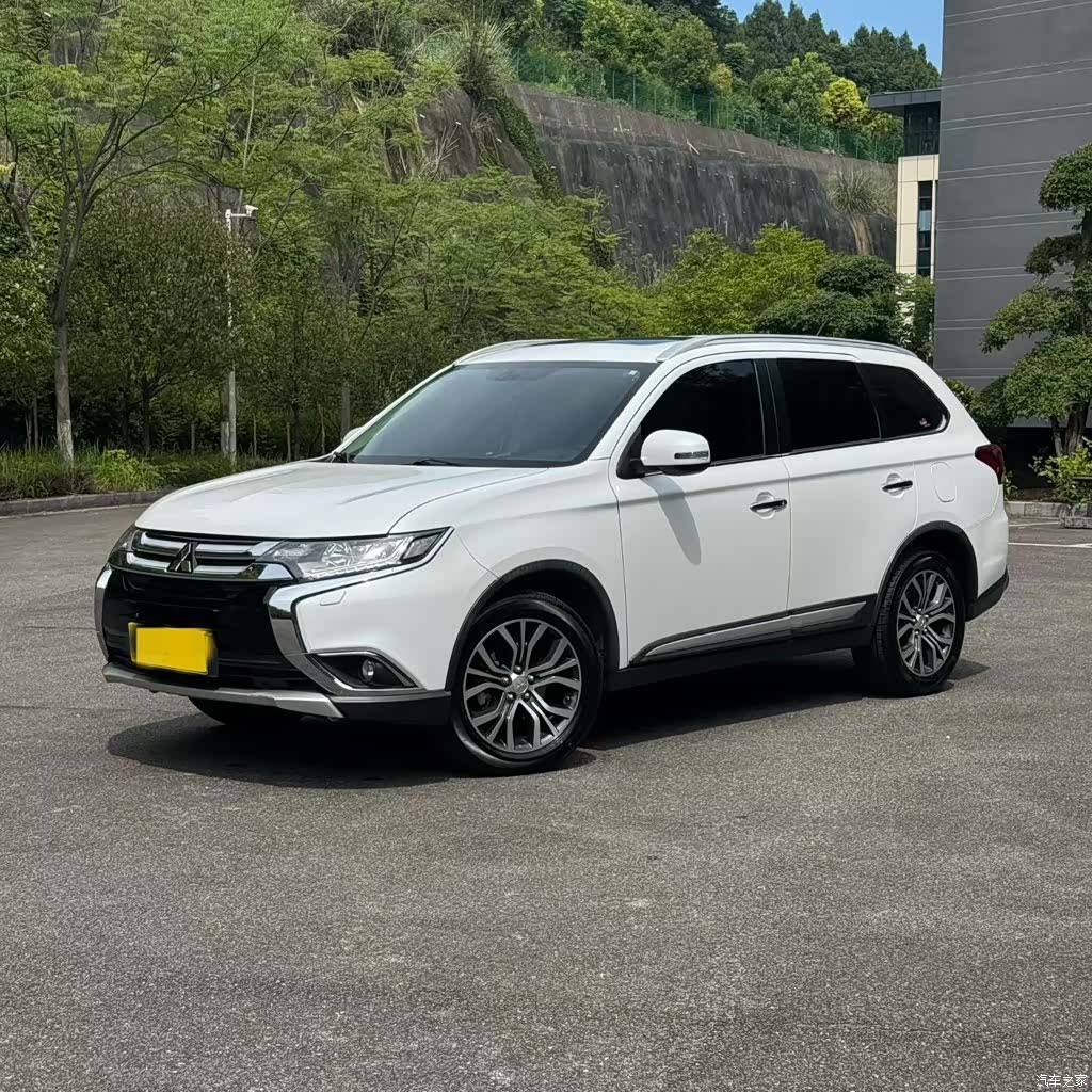 Mitsubishi Outlander, 2017 1