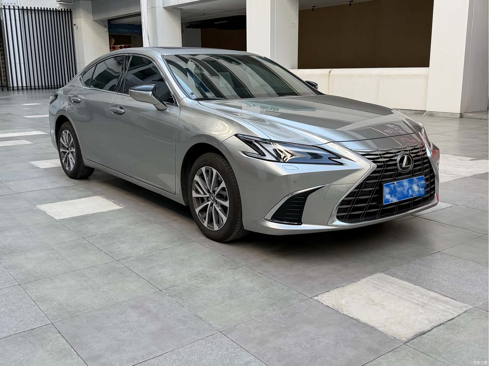 Lexus ES, 2025 2