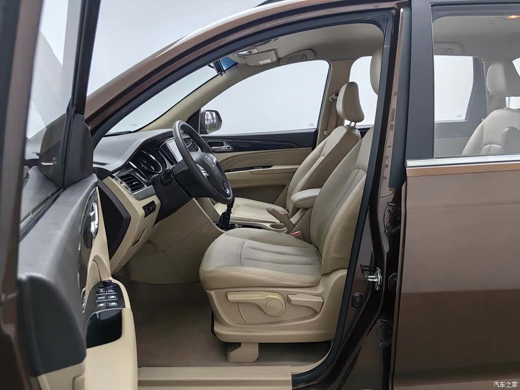 Wuling 730, 2016 10