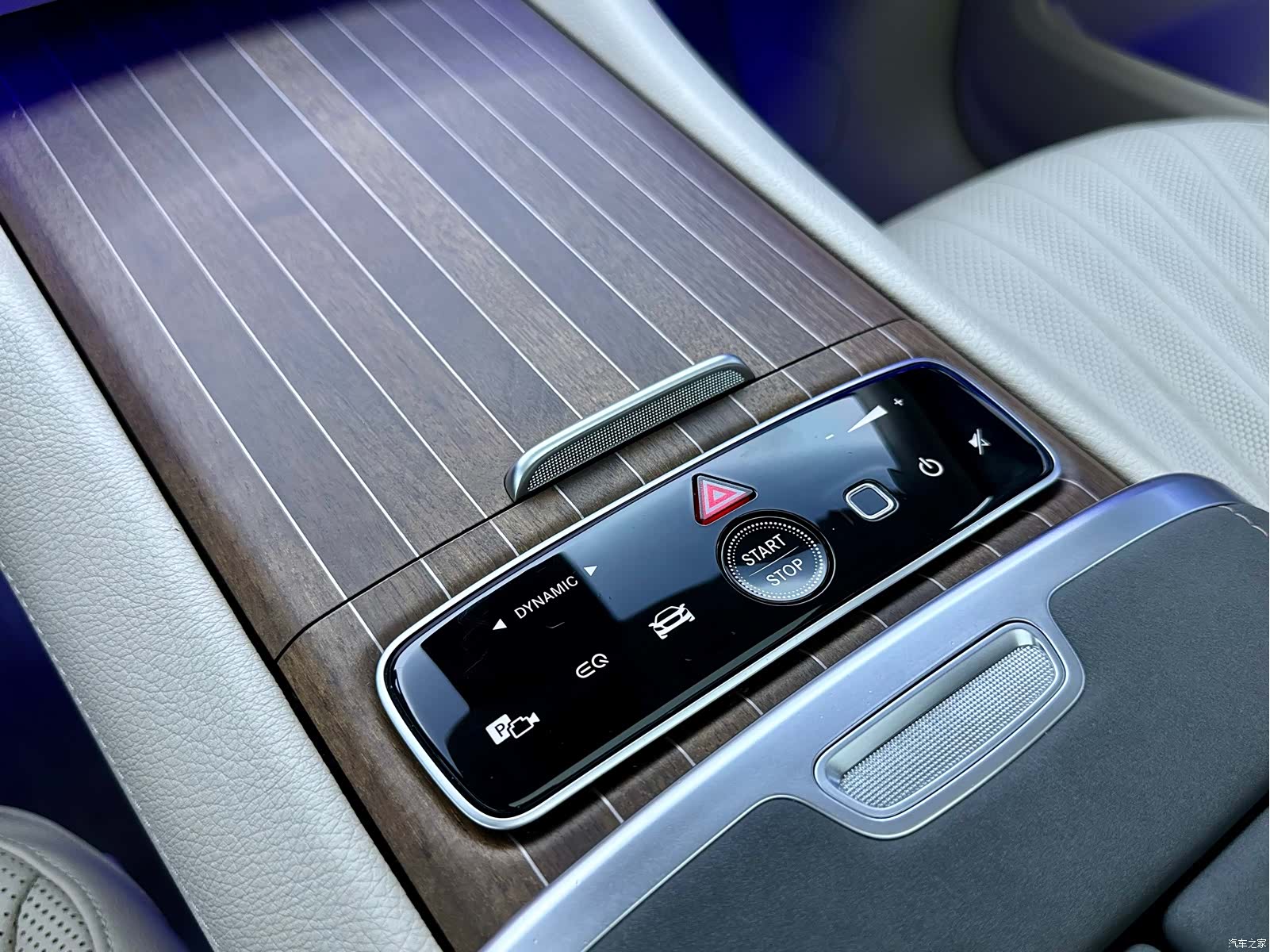 Mercedes-Benz EQS, 2023 19