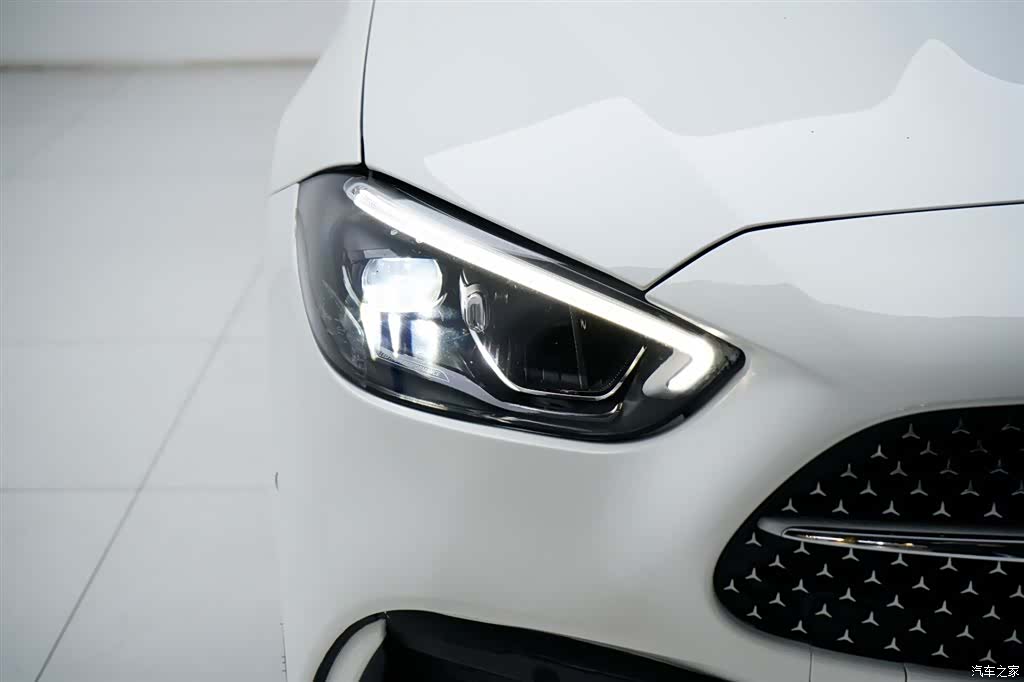 Mercedes-Benz C-Class, 2023 33