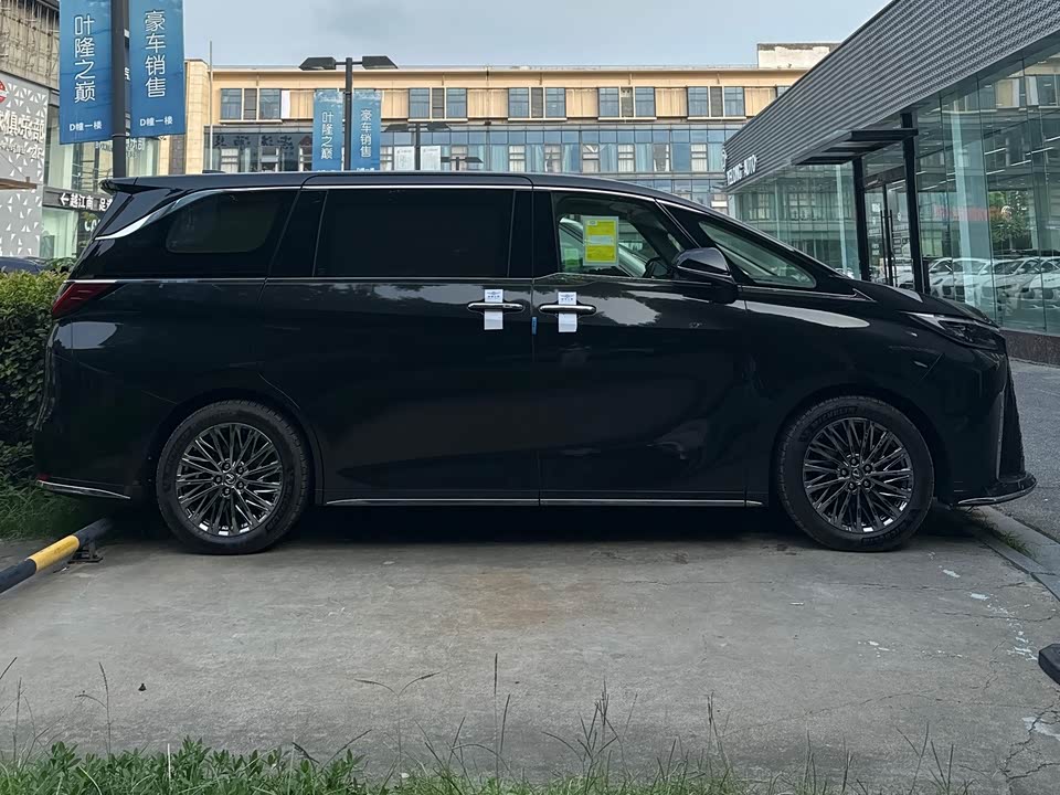 Lexus LM Lexus LM