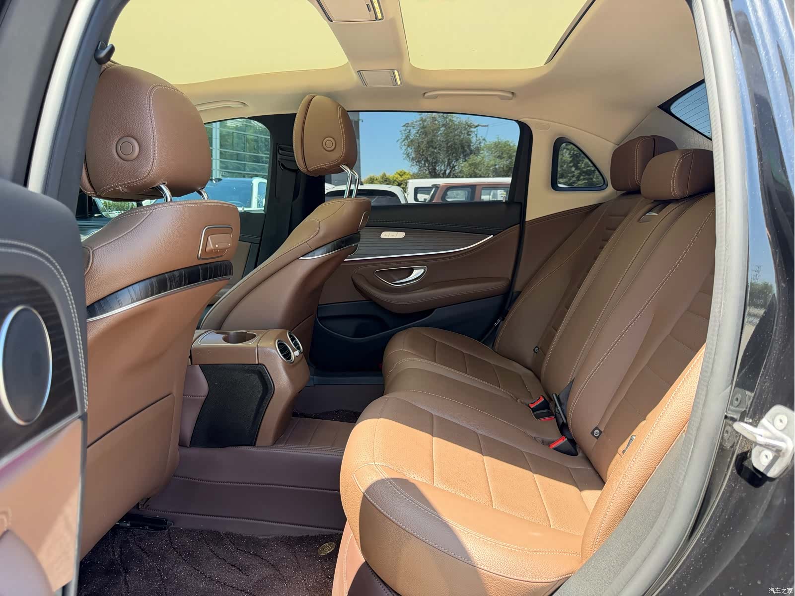 Mercedes-Benz E-Class, 2020 4