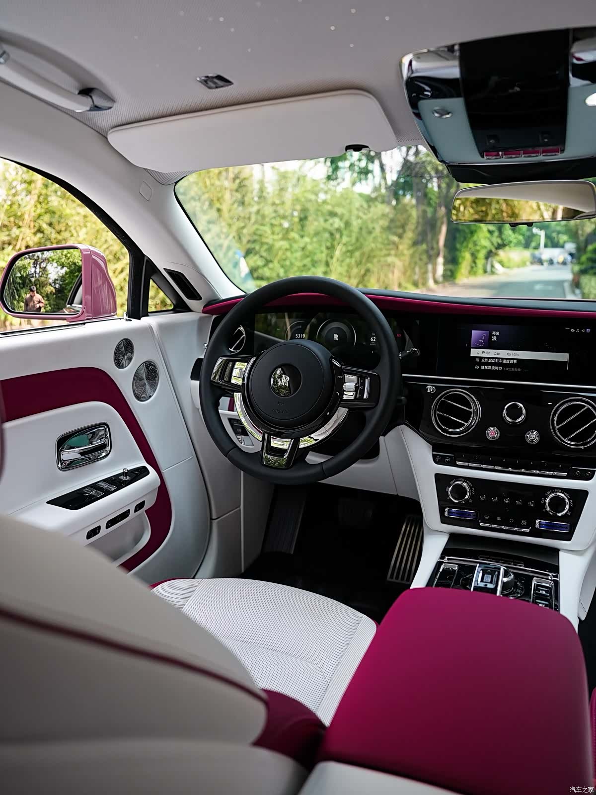 Rolls-Royce Spectre, 2025 17