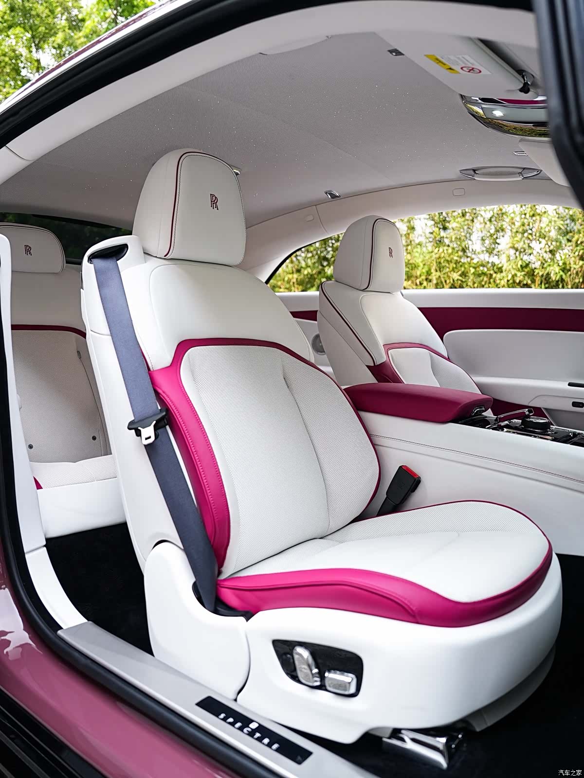 Rolls-Royce Spectre, 2025 18