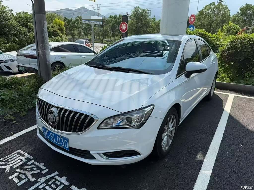 Buick Verano, 2017 1