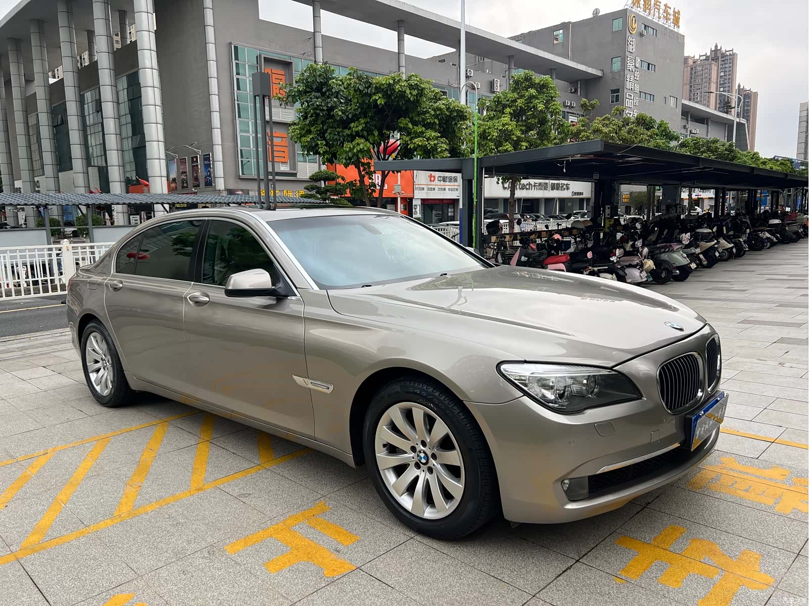 BMW 7 Series, 2011 2