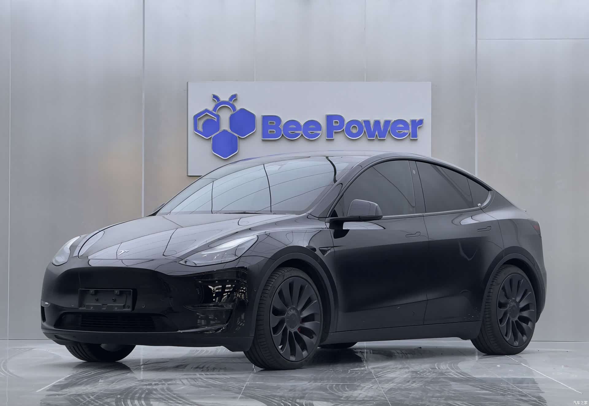 Tesla Model Y, 2023 1