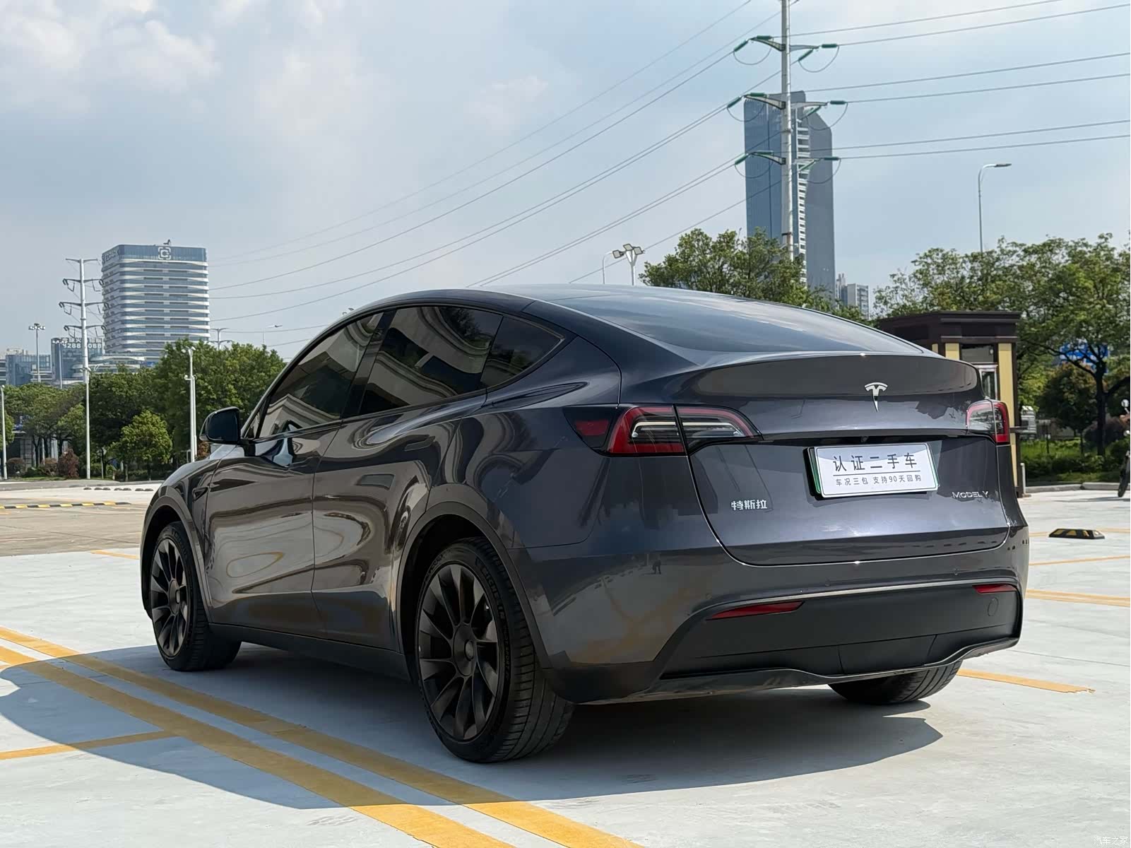 Tesla Model Y, 2023 13
