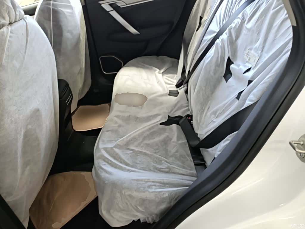 Geely Coolray, 2026 17