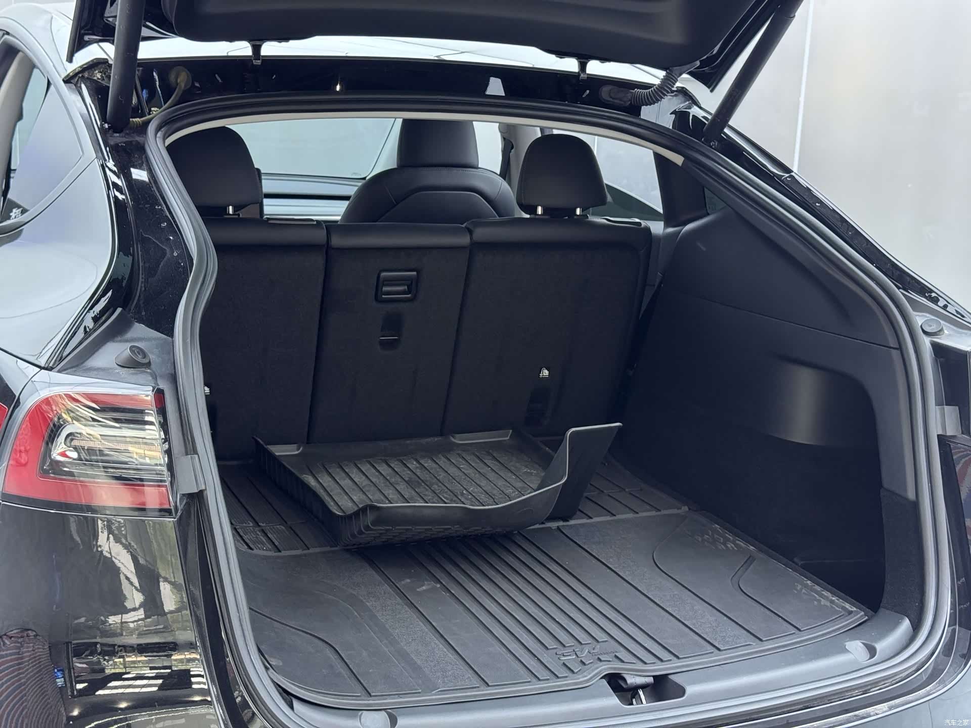 Tesla Model Y, 2023 23