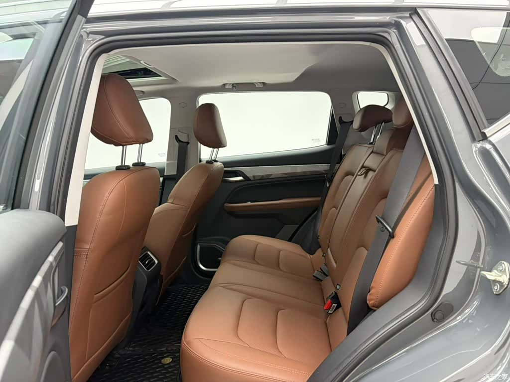 Geely X6, 2022 17