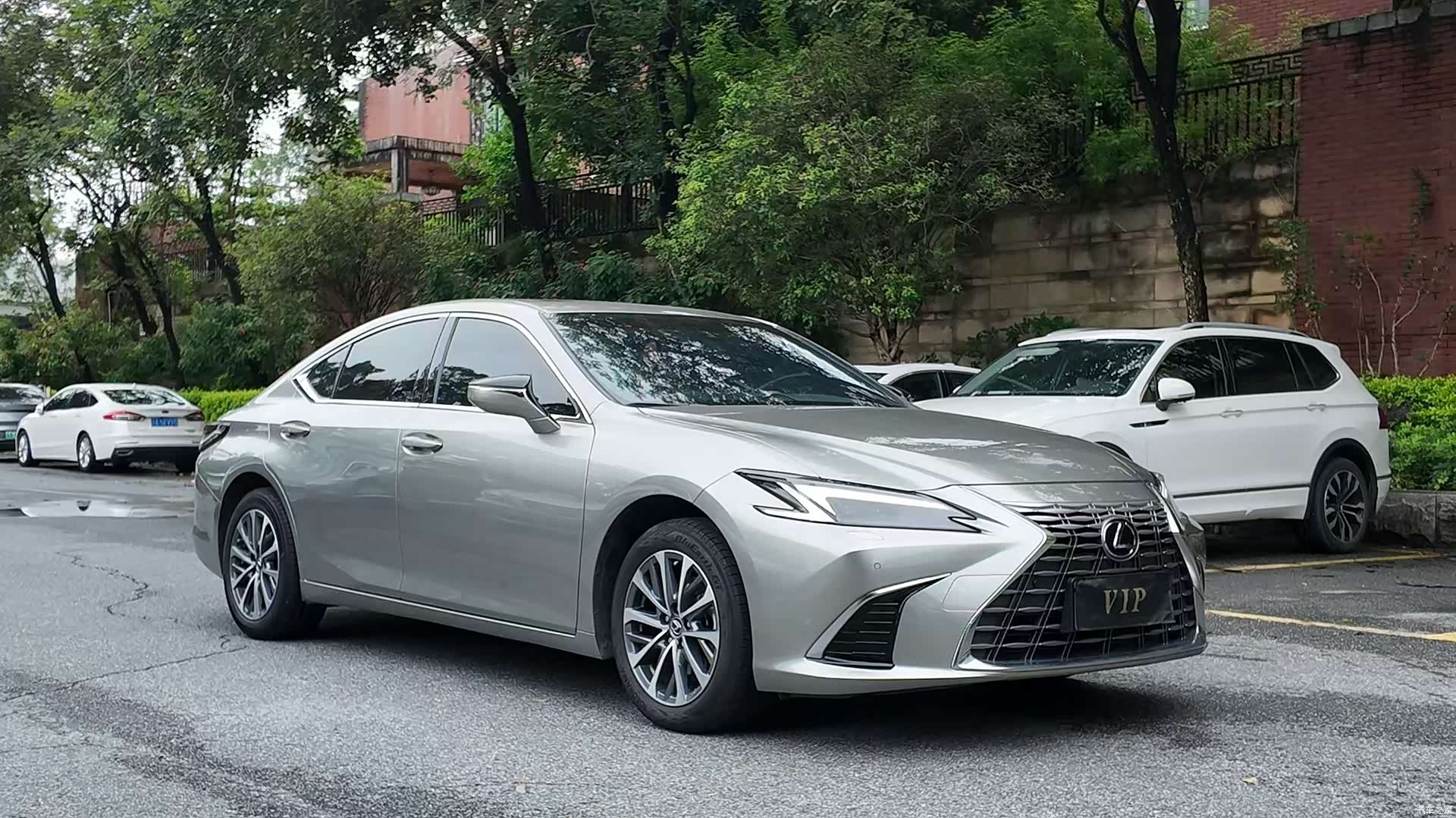 Lexus ES, 2025 3