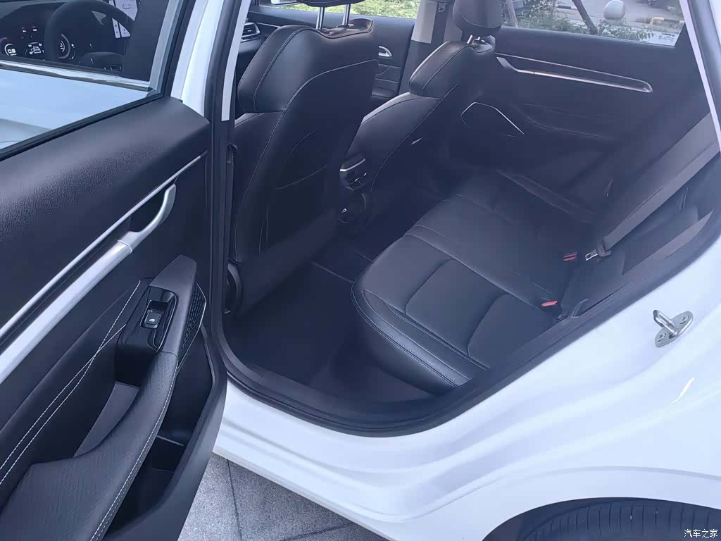 Geely Emgrand, 2024 16