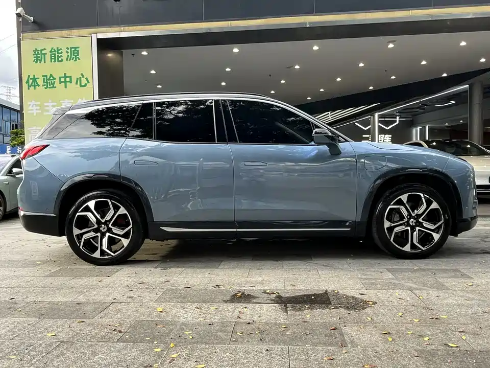 NIO ES8