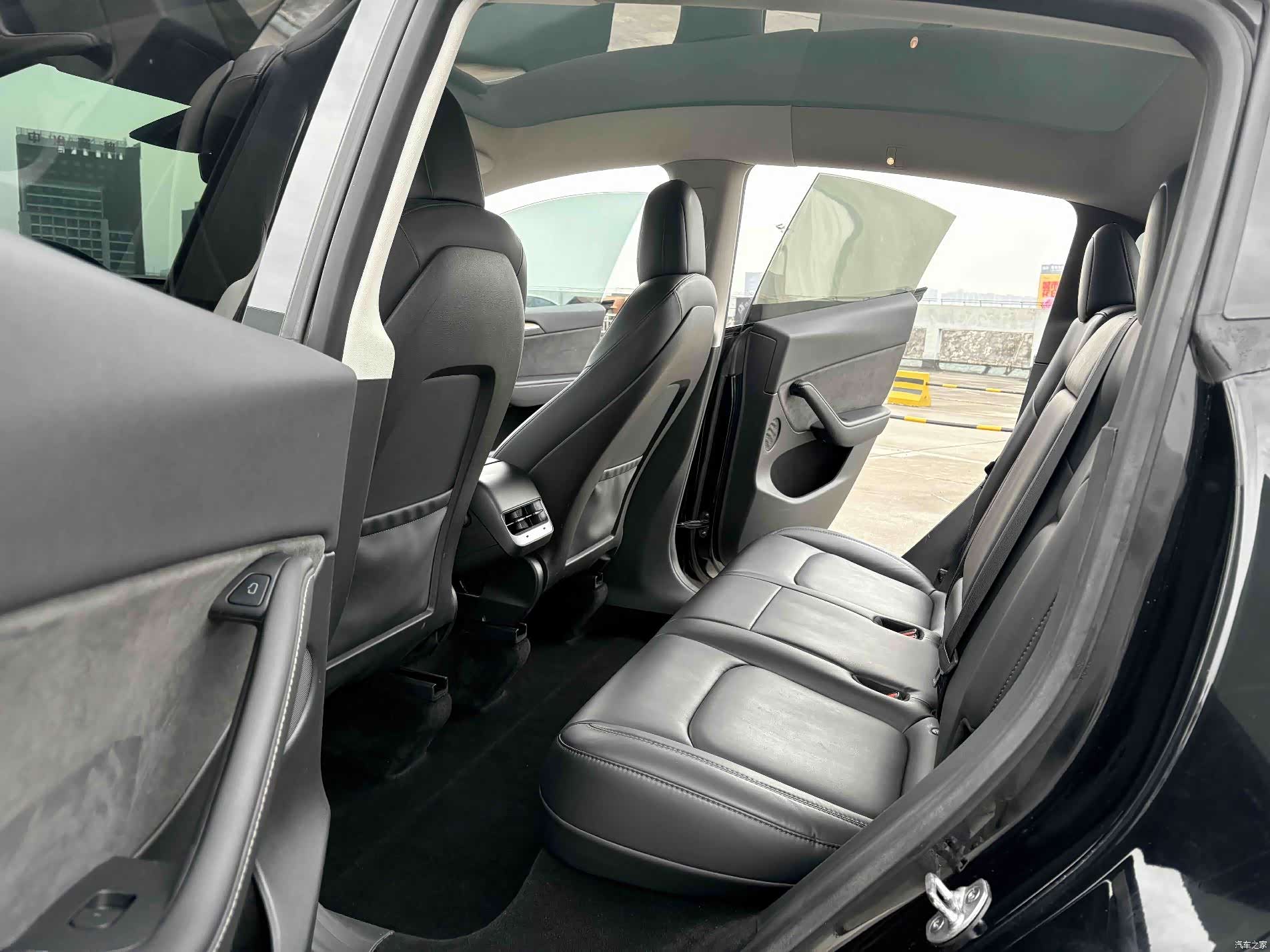 Tesla Model Y, 2022 14