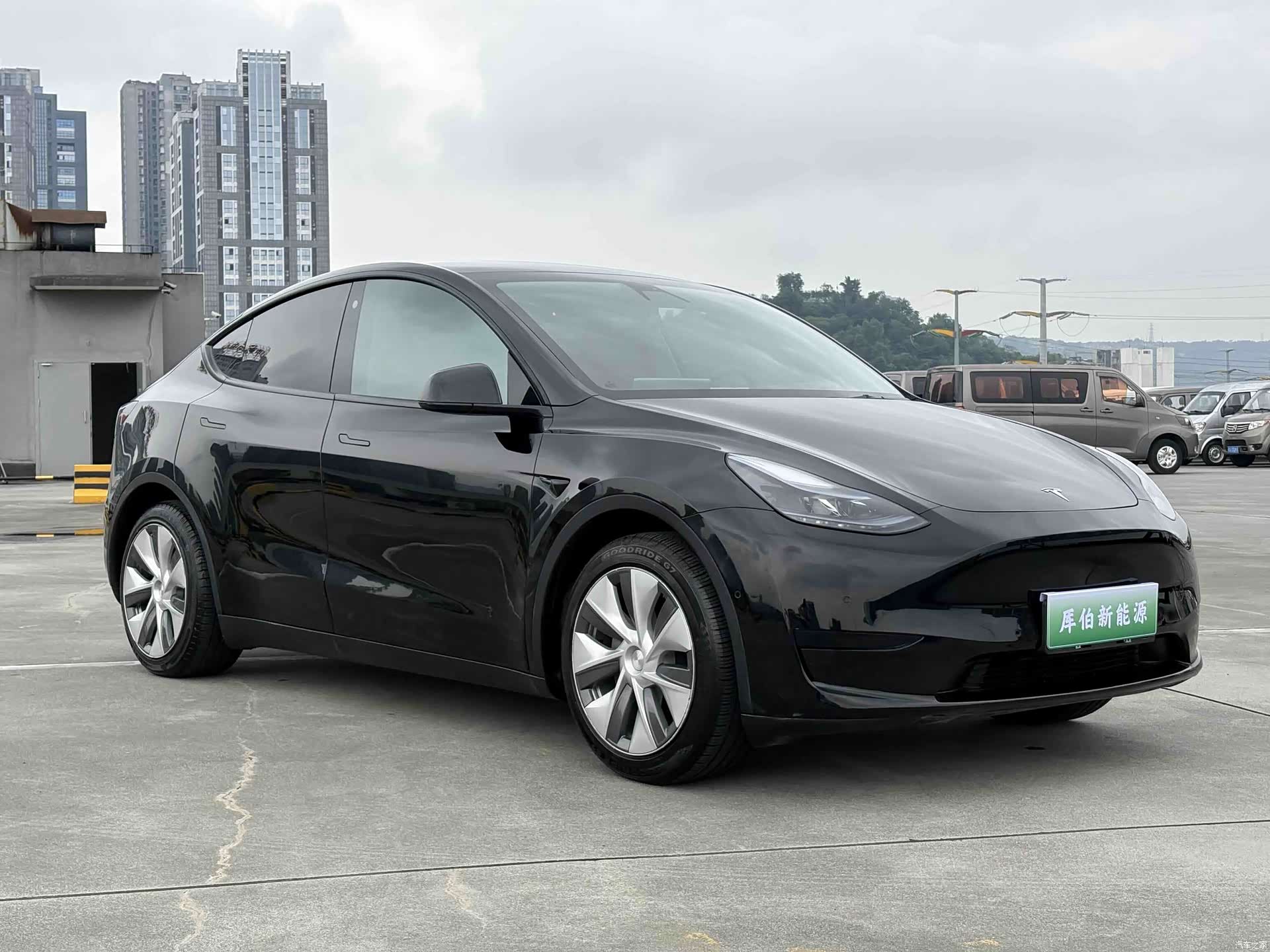 Tesla Model Y, 2022 3