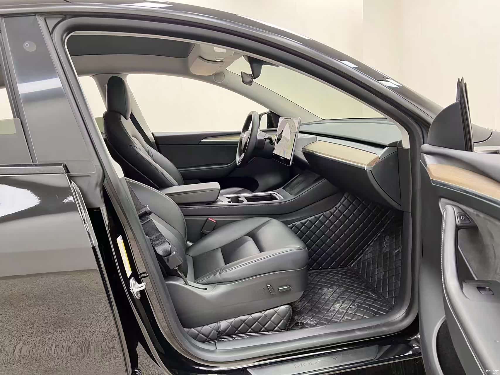 Tesla Model Y, 2021 30
