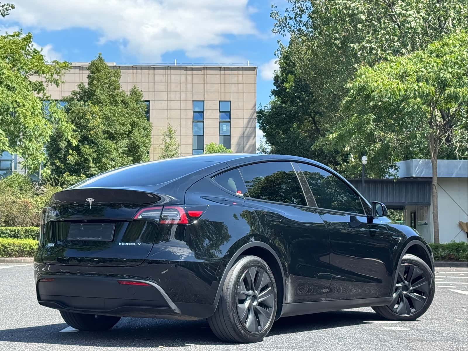 Tesla Model Y, 2023 11