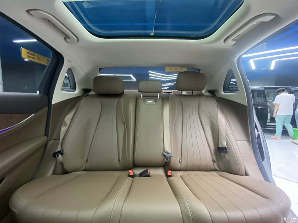 Mercedes-Benz E-Class, 2023 22