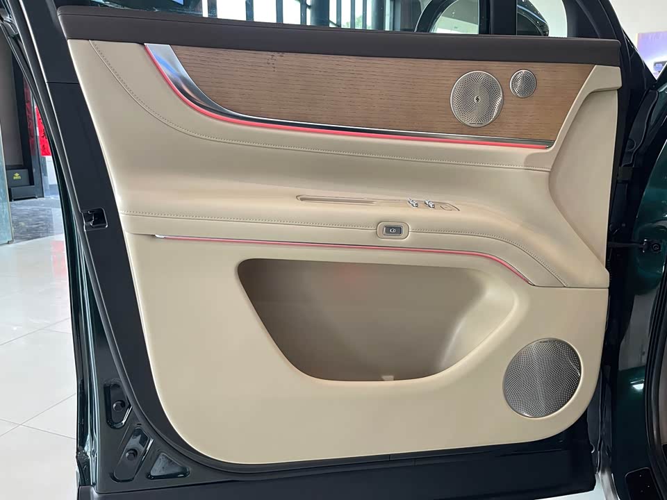 AITO Ask the world M9