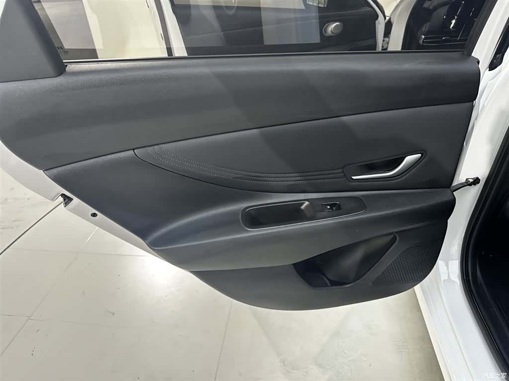 Hyundai Elantra, 2023 25