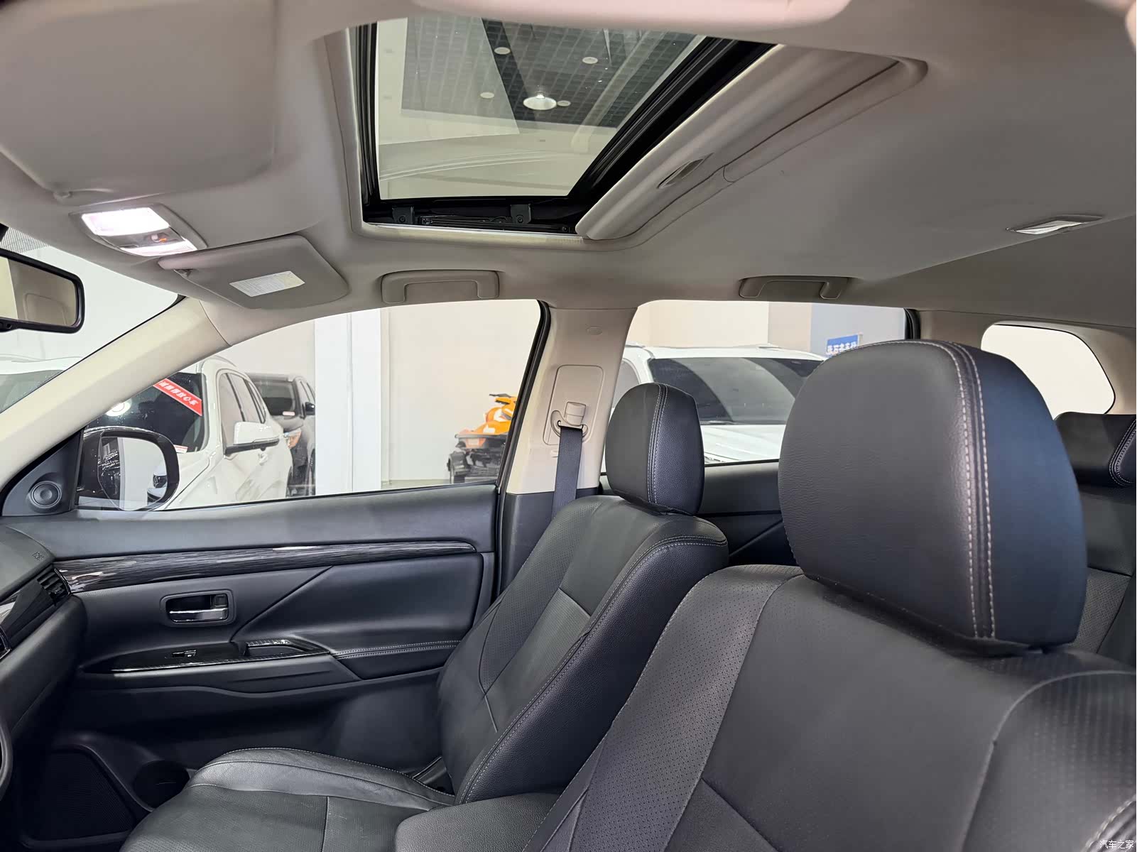 Mitsubishi Outlander, 2017 все фото