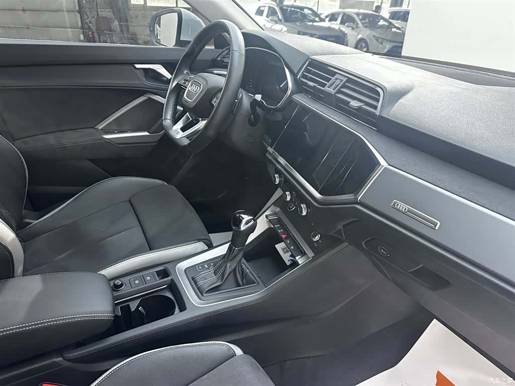 Audi Q3, 2022 все фото