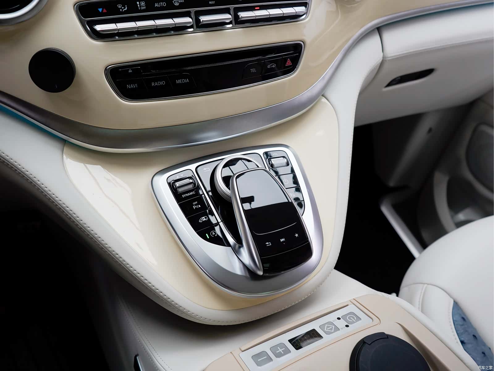 Mercedes-Benz V-Class, 2020 18