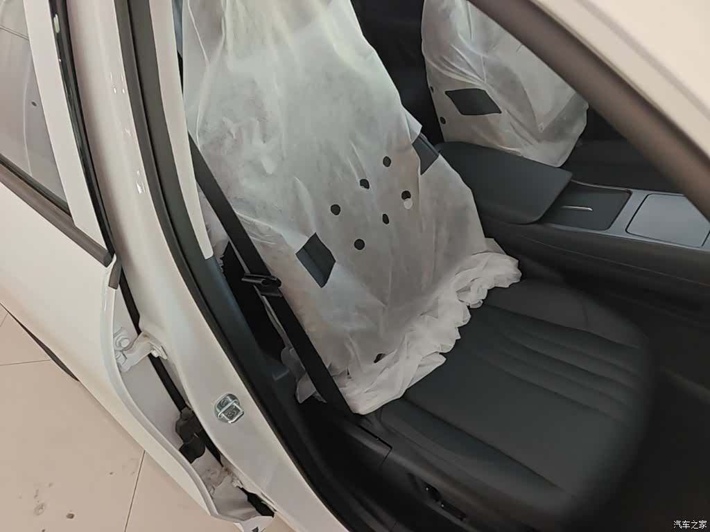 Geely Galaxy E5, 2026 25