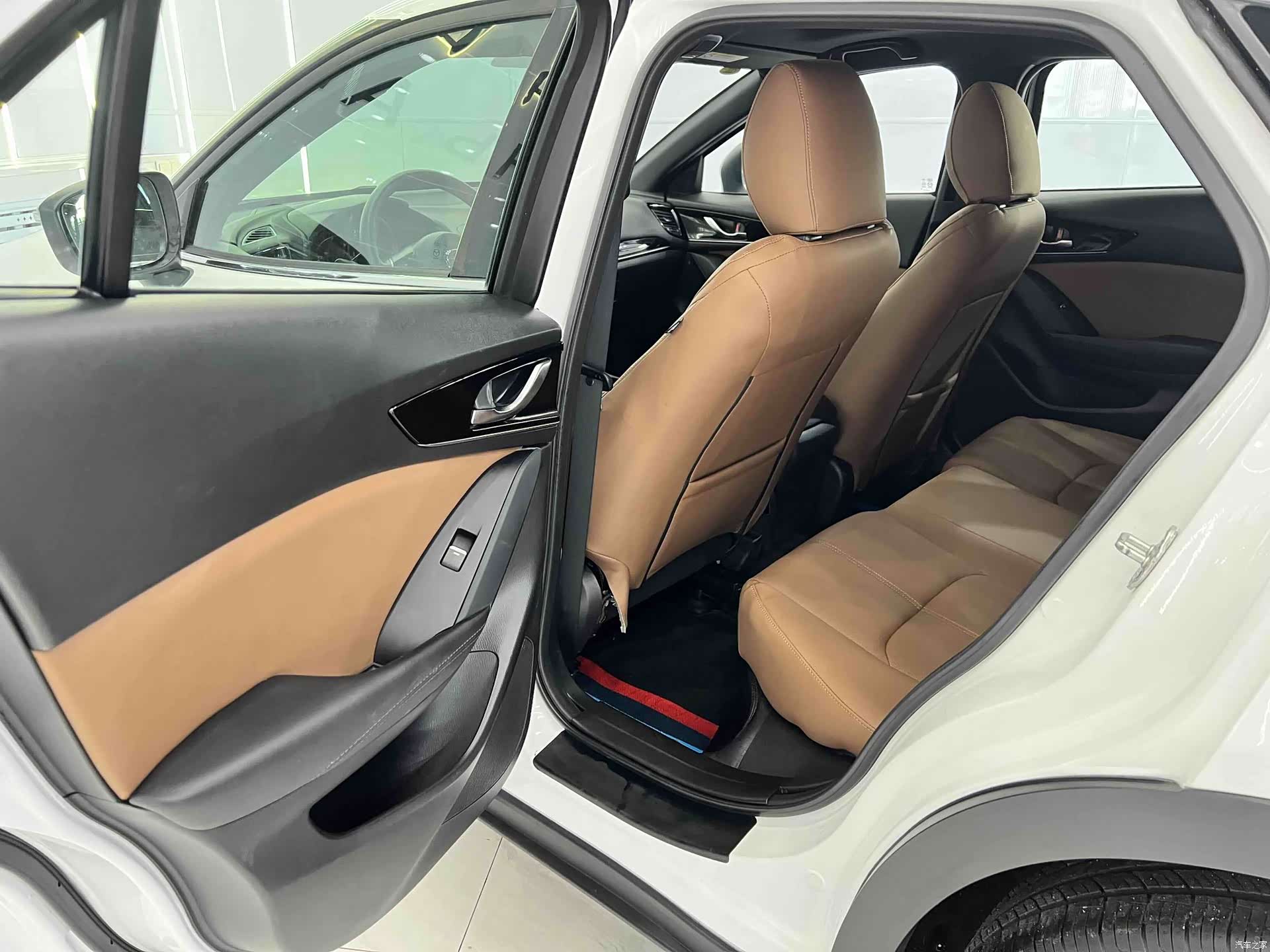 Mazda CX-4, 2023 10
