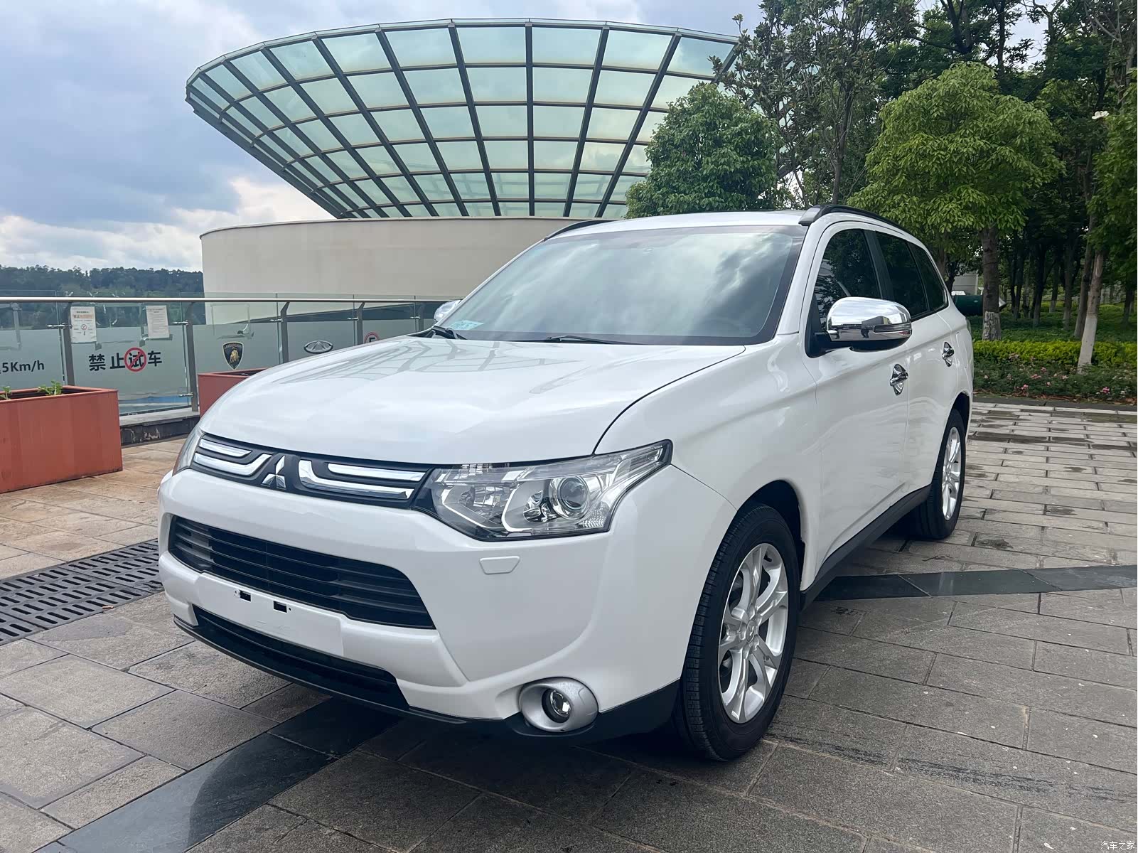 Mitsubishi Outlander, 2013 1