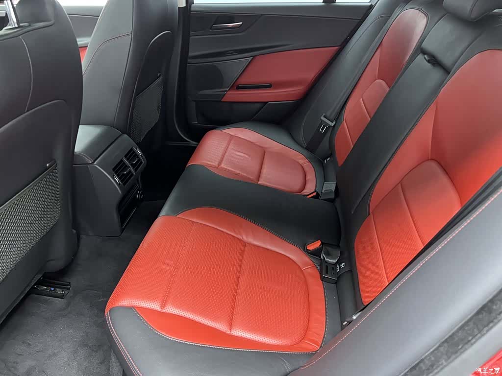 Jaguar XE, 2017 8