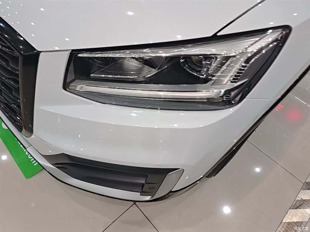 Audi Q2L, 2019 24