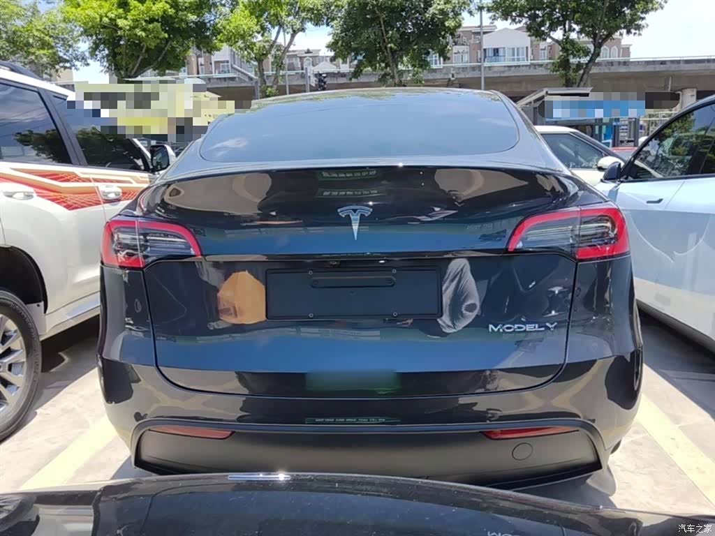 Tesla Model Y, 2024 6