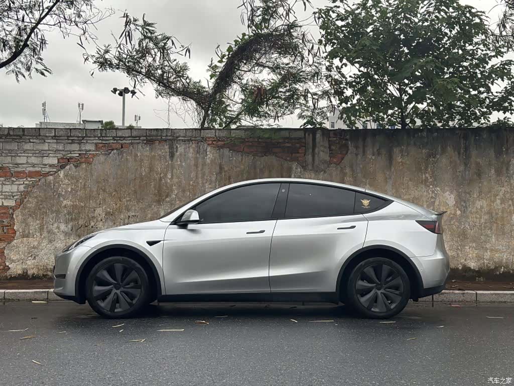 Tesla Model Y, 2024 13