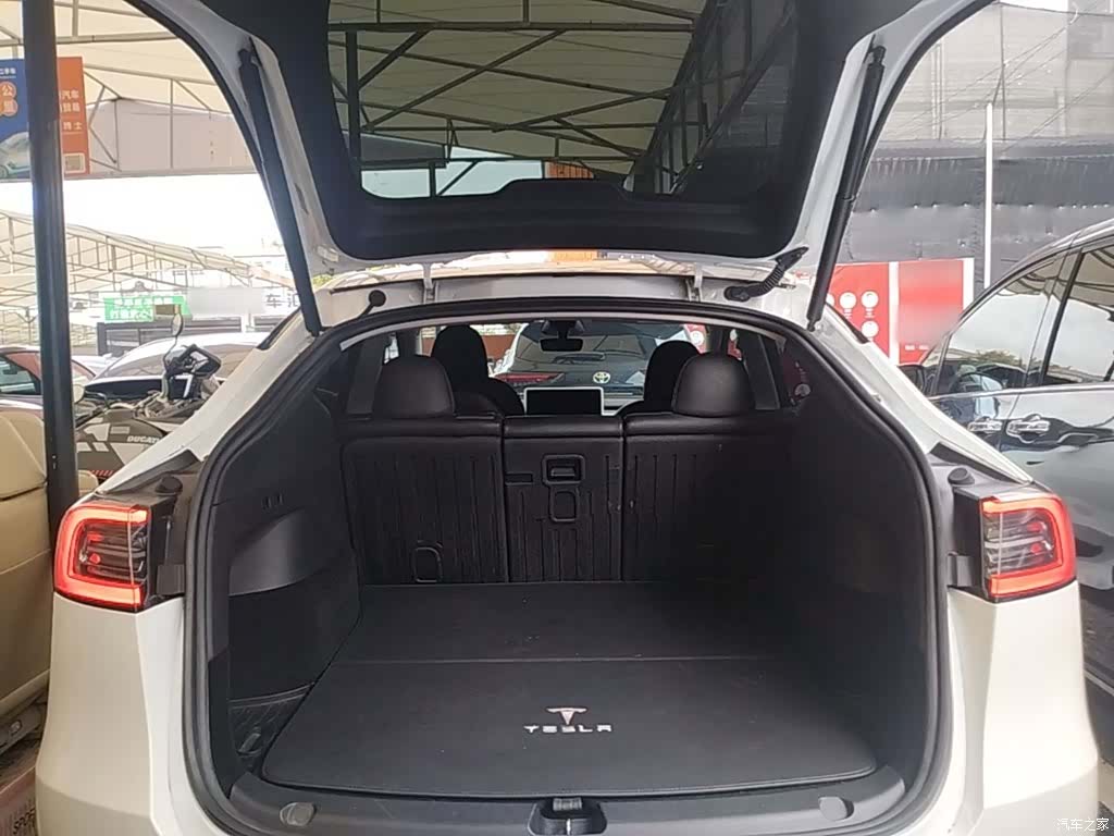 Tesla Model Y, 2024 19