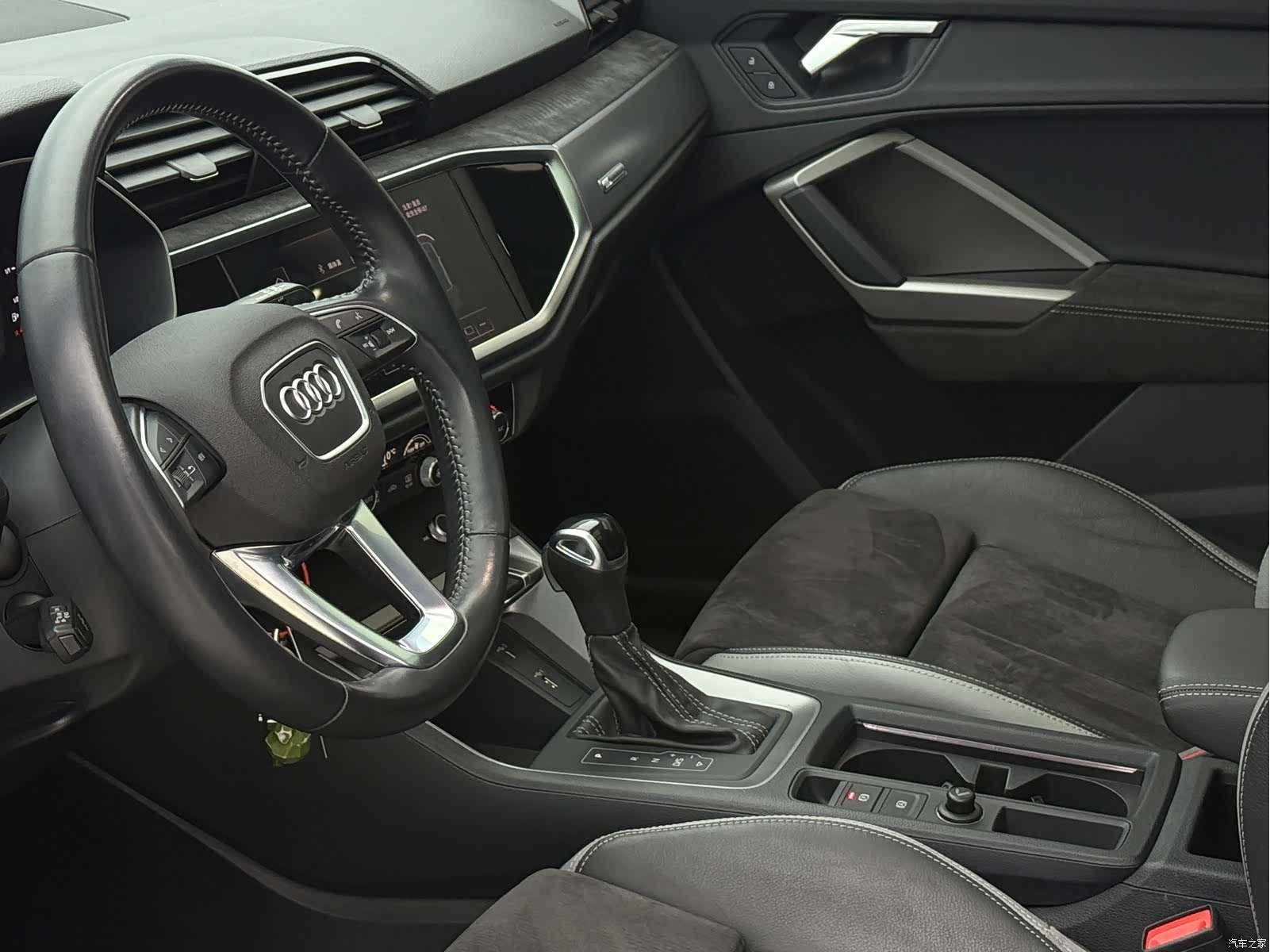 Audi Q3, 2021 11