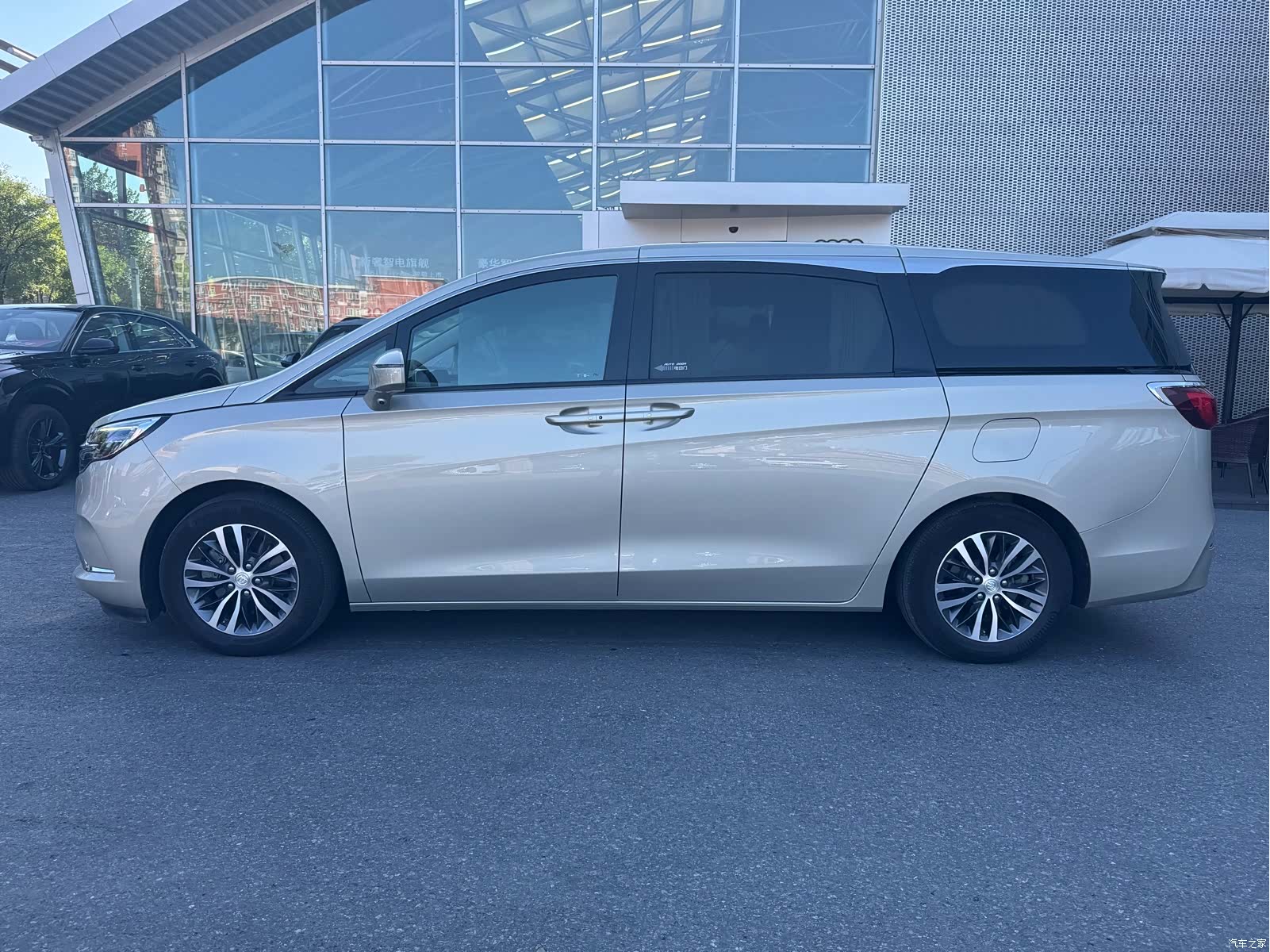 Buick GL8, 2022 3