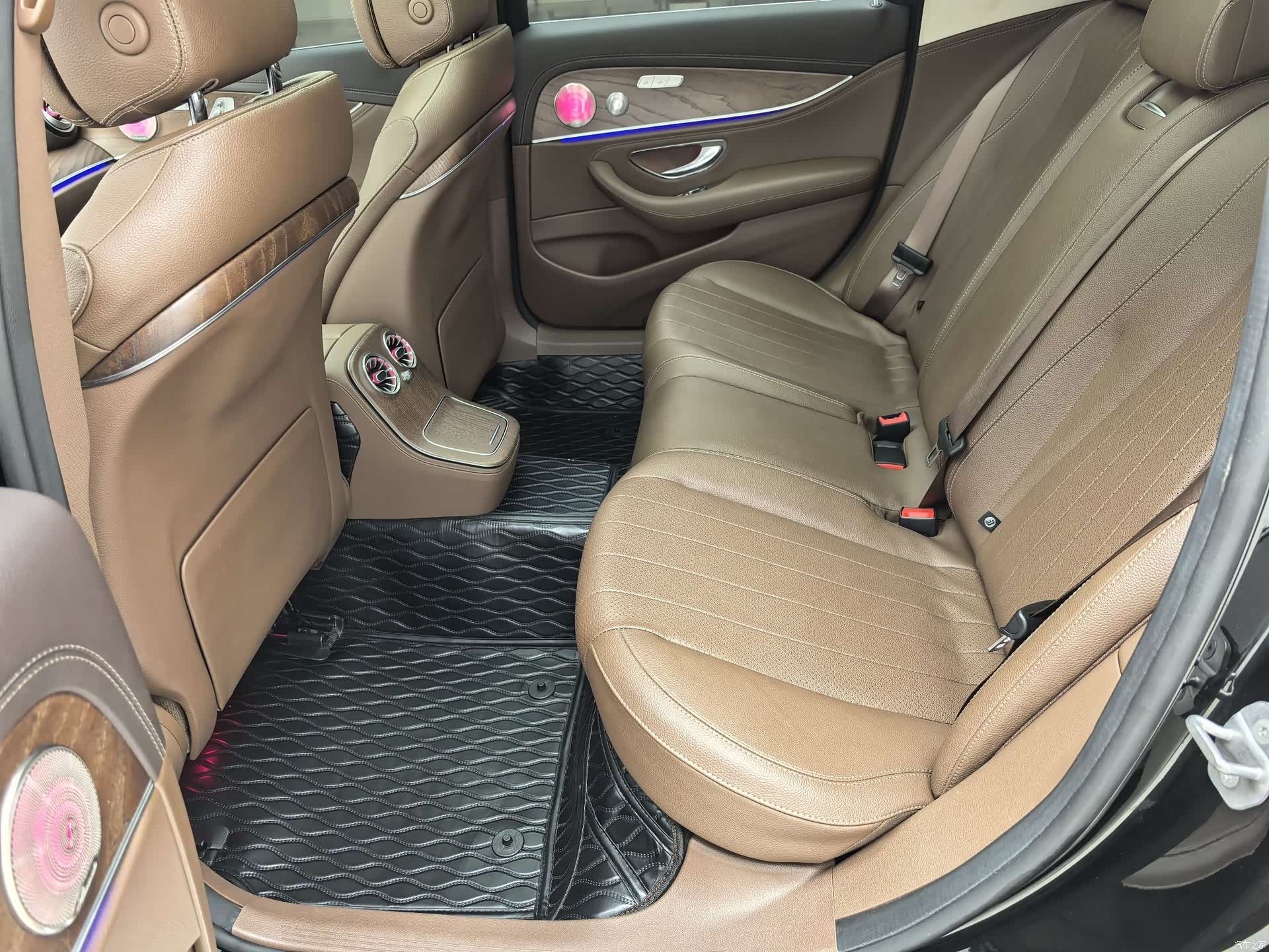 Mercedes-Benz E-Class, 2023 17