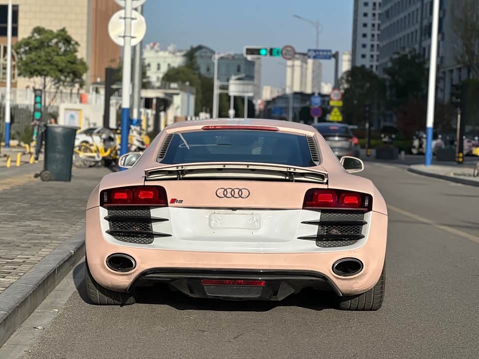 Audi R8