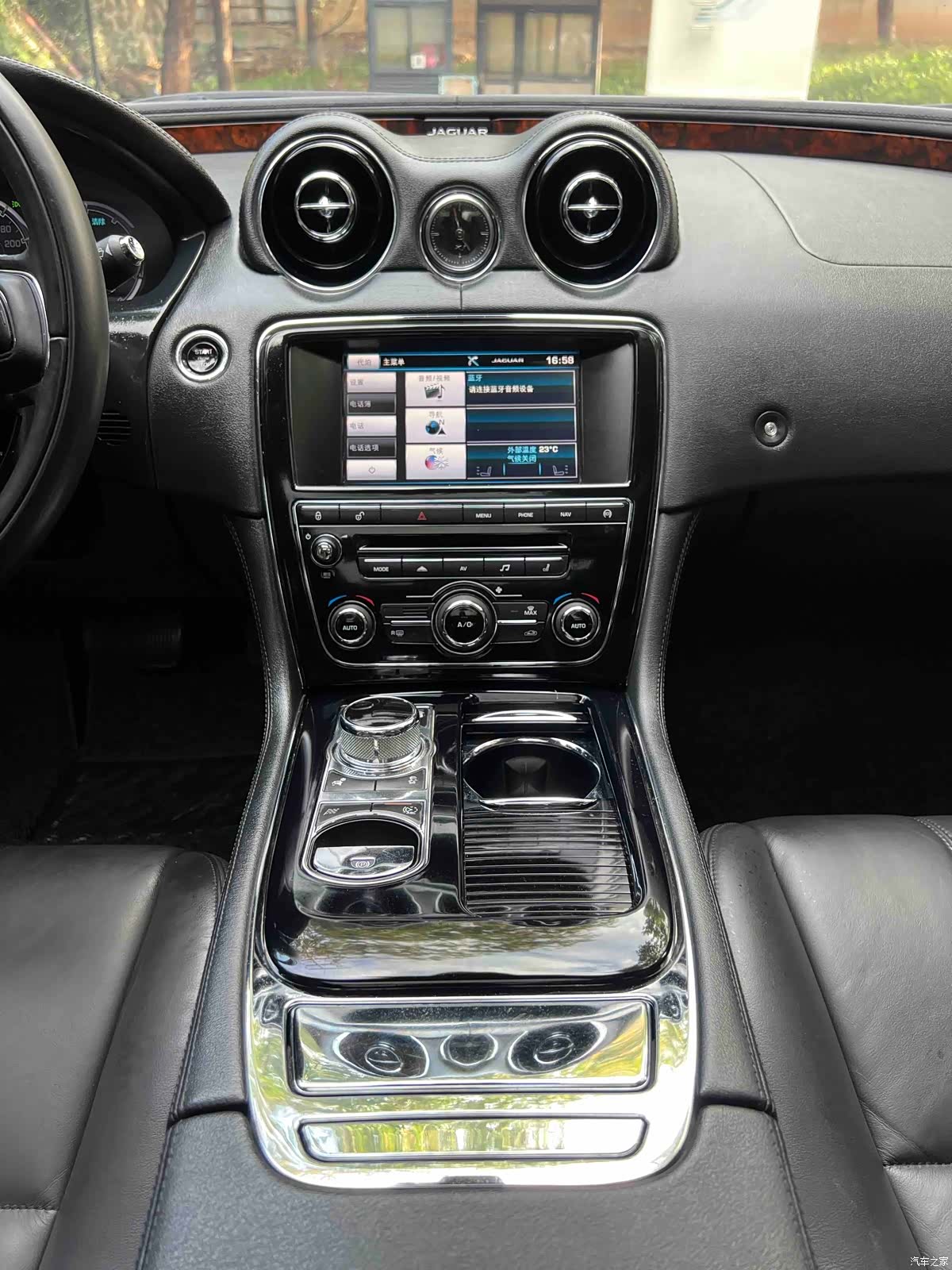 Jaguar XJ, 2015 13