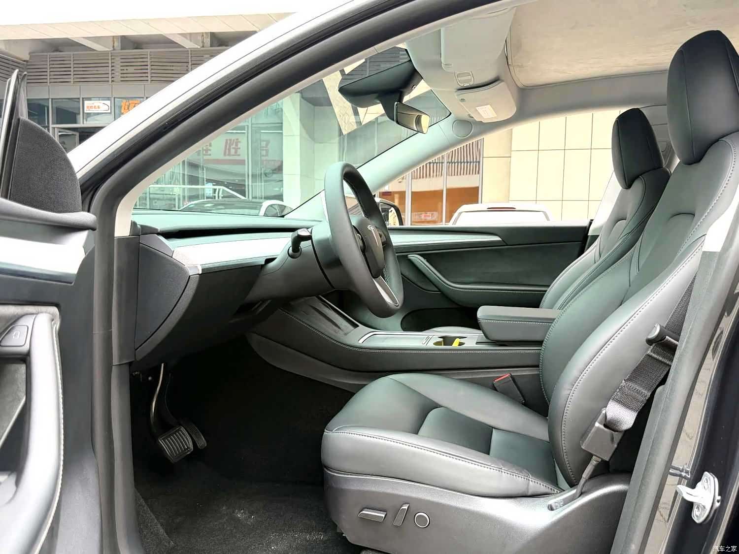 Tesla Model Y, 2024 7
