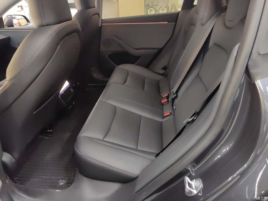 Tesla Model 3, 2025 10